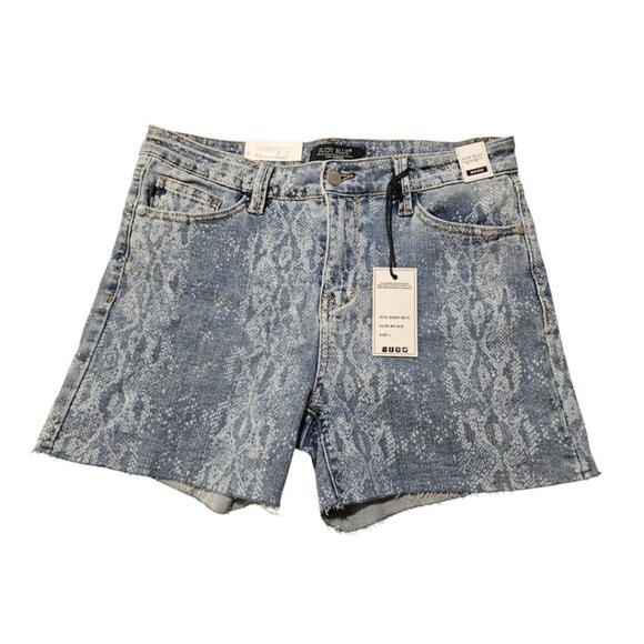 NWT JUDY BLUE SNAKE PRINT SHORTS IN SIZE LARGE - Picture 1 of 3
